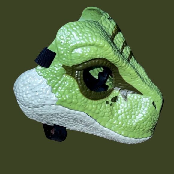 2018 Jurassic World Dino Escape Green Velociraptor Dinosaur Action Mask - Picture 1 of 4